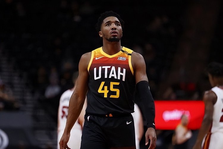 中锋半退半 中锋半退半